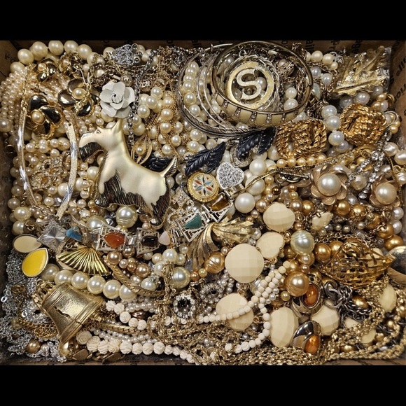 1 LB VTG mod jewelry lot~ tangled chain, necklaces, jewelry gold, silver - Picture 3 of 7